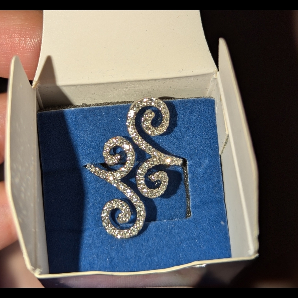 Elegant Silver Swirl Ring
